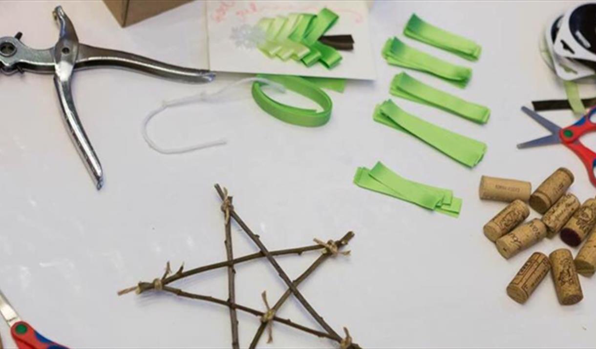 CREATIVE CHRISTMAS WORKSHOP