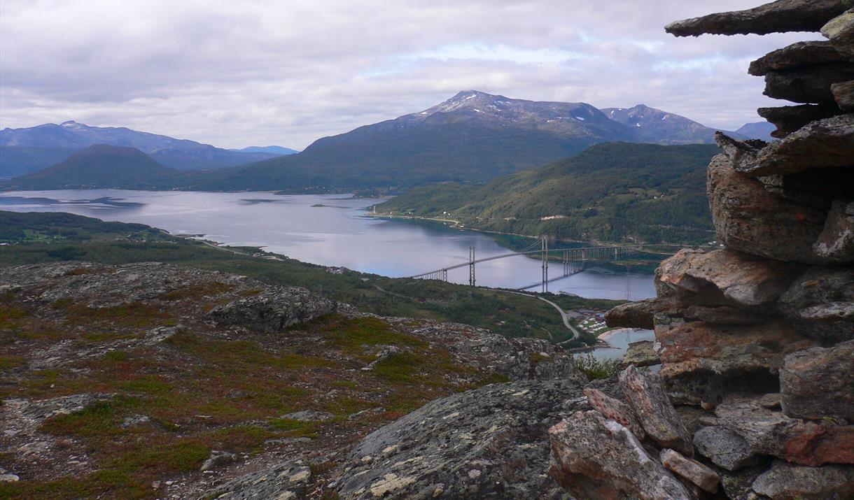 Mountain walk to Kvitnesvetten